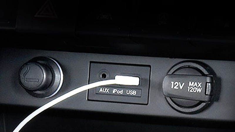 Kết nối (AUX và USB)